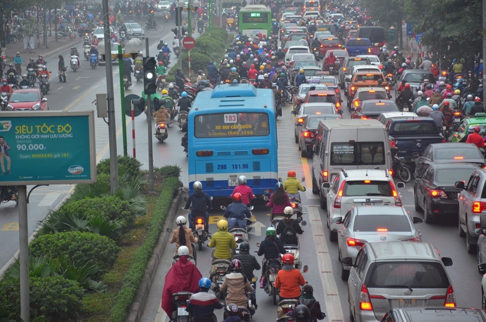 Không cần đề xuất, các phương tiện vẫn ùn ùn đi vào làn BRT Không cần đề xuất, các phương tiện vẫn ùn ùn đi vào làn BRT